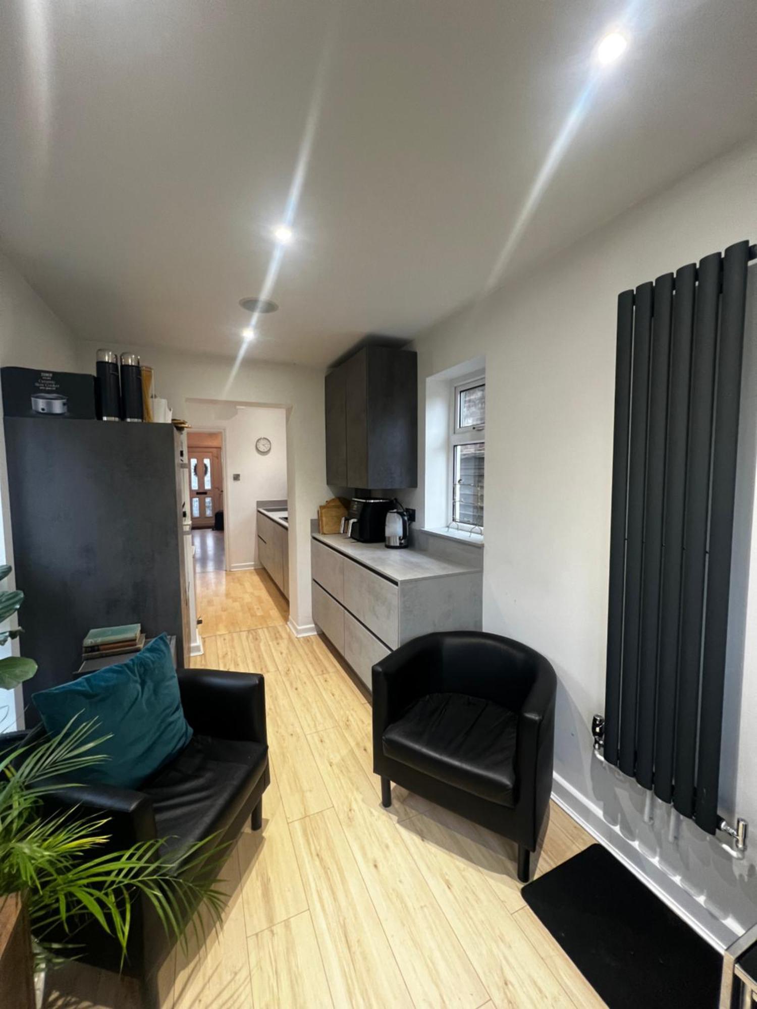 Warm And Cosy City Centre Home Near Train Station شيشستر المظهر الخارجي الصورة
